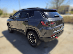 Jeep Compass Trailhawk 4x4 2024 — rear view