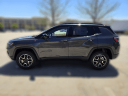 Jeep Compass Trailhawk 4x4 2024 — side view