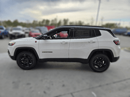 Jeep Compass Trailhawk 4x4 2024 — side view