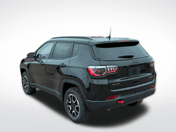 Jeep Compass Trailhawk 4x4 2024 — rear view