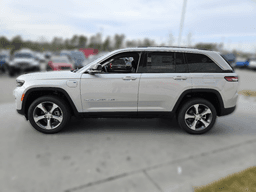 Jeep Grand Cherokee 4xe Overland 4x4 2024 — side view