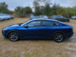 Kia K4 LXS FWD 2025 — side view