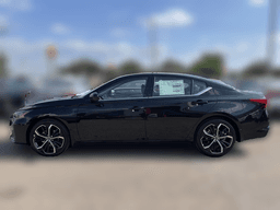 Nissan Altima SR AWD 2025 — side view