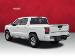 Nissan Frontier Crew Cab 4x4 SV 2024 — rear view