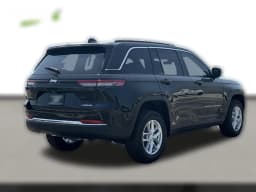Jeep Grand Cherokee Laredo X 4x2 2026 — side view