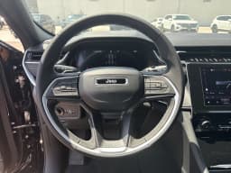 Jeep Grand Cherokee Laredo X 4x2 2026 — side view