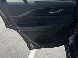 Jeep Grand Cherokee Laredo X 4x2 2026 — side view