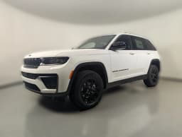 Jeep Grand Cherokee Laredo Altitude 4x2 2026 — side view