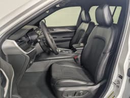Jeep Grand Cherokee Laredo Altitude 4x2 2026 — side view