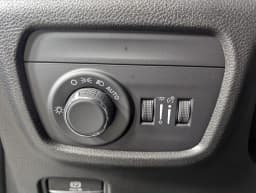 Jeep Grand Cherokee Laredo Altitude 4x2 2026 — side view
