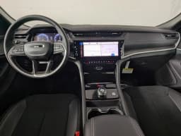 Jeep Grand Cherokee Laredo Altitude 4x2 2026 — side view