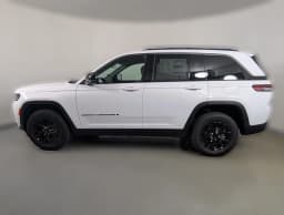 Jeep Grand Cherokee Laredo Altitude 4x4 2026 — side view