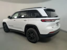Jeep Grand Cherokee Laredo Altitude 4x4 2026 — side view