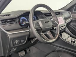 Jeep Grand Cherokee Laredo Altitude 4x4 2026 — side view