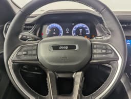 Jeep Grand Cherokee Laredo Altitude 4x4 2026 — side view