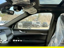 Jeep Grand Cherokee Laredo Altitude 4x4 2026 — side view