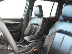 Jeep Grand Cherokee Limited 4x4 2025 — side view