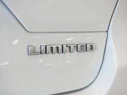Jeep Grand Cherokee Limited 4x4 2025 — side view