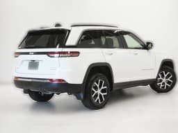 Jeep Grand Cherokee Limited 4x4 2025 — side view
