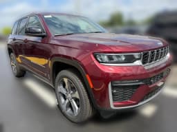 Jeep Grand Cherokee Limited 4x4 2026 — side view