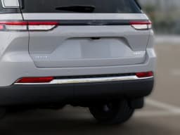Jeep Grand Cherokee Limited 4x4 2026 — side view