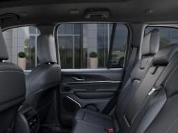 Jeep Grand Cherokee Limited 4x4 2026 — side view