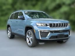 Jeep Grand Cherokee Limited 4x4 2026 — side view