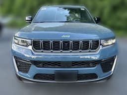 Jeep Grand Cherokee Limited 4x4 2026 — side view
