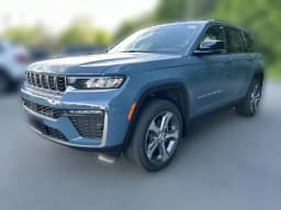 Jeep Grand Cherokee Limited 4x4 2026 — side view