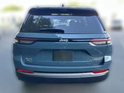 Jeep Grand Cherokee Limited 4x4 2026 — side view