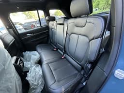 Jeep Grand Cherokee Limited 4x4 2026 — side view