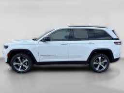 Jeep Grand Cherokee Limited 4x4 2026 — side view