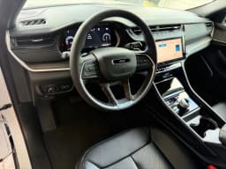 Jeep Grand Cherokee Limited 4x4 2026 — side view
