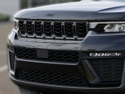 Jeep Grand Cherokee L Limited 4x4 2026 — side view