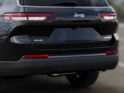 Jeep Grand Cherokee L Limited 4x4 2026 — side view