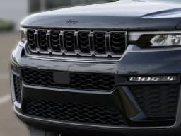 Jeep Grand Cherokee L Limited 4x4 2026 — side view