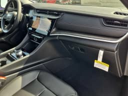 Jeep Grand Cherokee L Limited 4x4 2026 — side view
