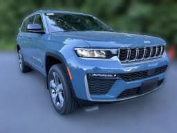 Jeep Grand Cherokee L Limited 4x4 2026 — side view