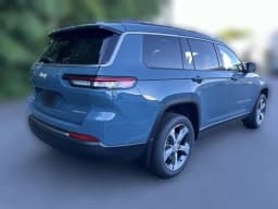 Jeep Grand Cherokee L Limited 4x4 2026 — side view