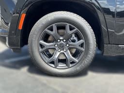 Jeep Grand Wagoneer Limited Altitude 4x4 2026 — side view