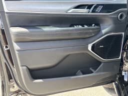 Jeep Grand Wagoneer Limited Altitude 4x4 2026 — side view