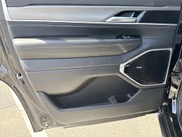 Jeep Grand Wagoneer Limited Altitude 4x4 2026 — side view