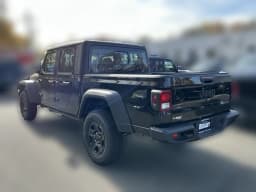 Jeep Gladiator Sport 4x4 2026 — side view