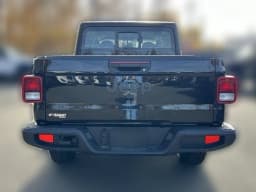 Jeep Gladiator Sport 4x4 2026 — side view