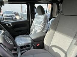 Jeep Gladiator Sport 4x4 2026 — side view