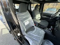 Jeep Gladiator Sport 4x4 2026 — side view