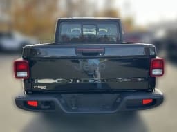 Jeep Gladiator Sport 4x4 2026 — side view