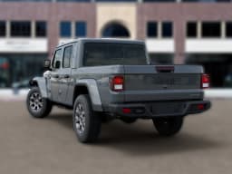 Jeep Gladiator Sahara 4x4 2026 — side view