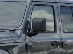 Jeep Gladiator Sahara 4x4 2026 — side view