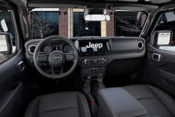 Jeep Gladiator Sahara 4x4 2026 — side view
